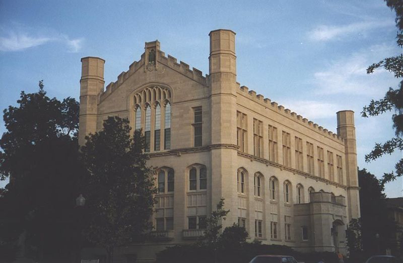 The university occasionally experimented with other styles. The old Law School of 1912, for example, maintains the turrets and crenelations 