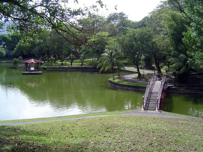 Behind the museum is the Kuching Reservoir, built after a devastating cholera outbreak killed a thousand people in 1888. By 1895, Kuching wa