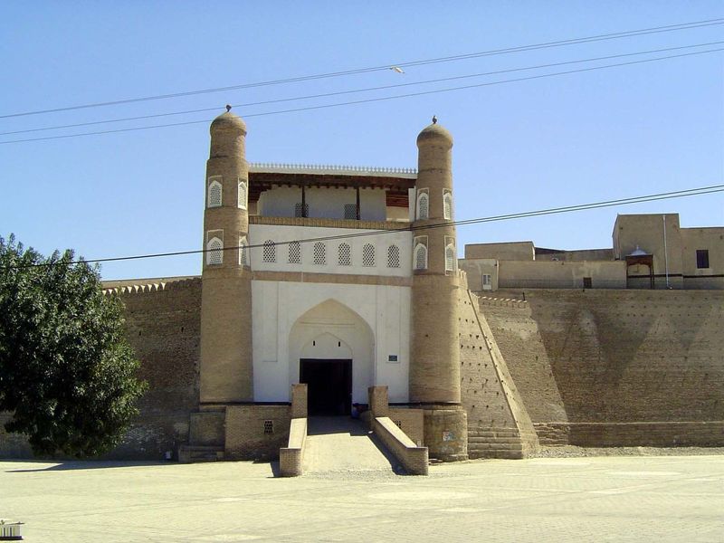 And here's the entrance gate, built in 1742. Judging from the length of the citadel's walls, you'd expect to find plenty inside, but you'd b