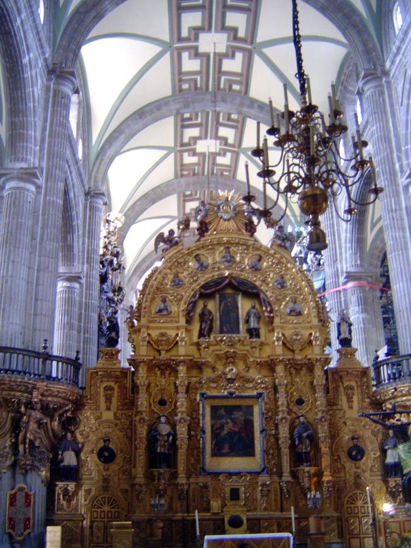 As so often happens in Spanish cathedrals, the nave is interrupted by an intermediate altar, in this case the Altar of Pardon, also by Jerón