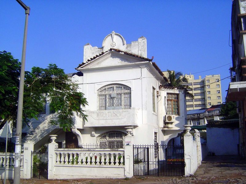 Up top, there are plenty of homes in good condition.