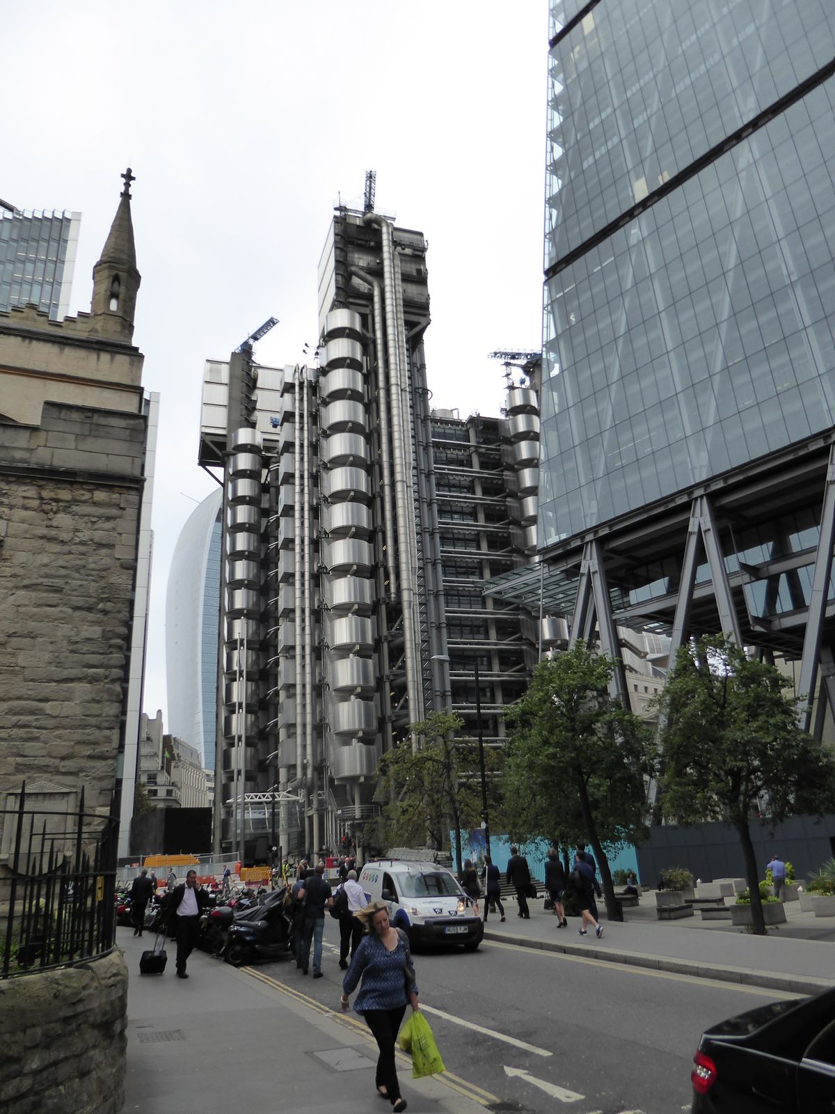 A bunch of daisies: Lloyd's in the middle, with the Walkie-talkie behind and the Cheesegrater in front.