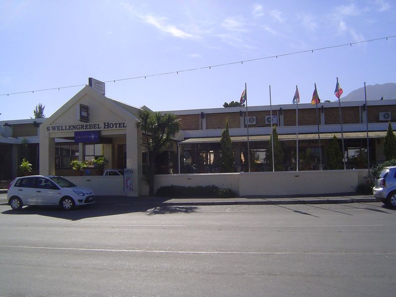 This was the Commercial Hotel in 1924. Since it can't play the gables-and-thatch card, it adopts at least an Afrikaner name.
