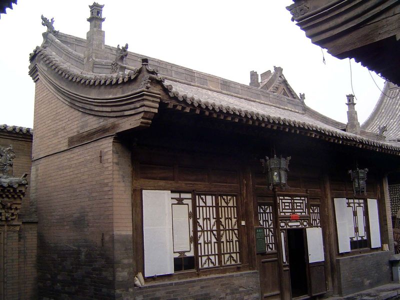 A side building, assigned as servants' quarters.