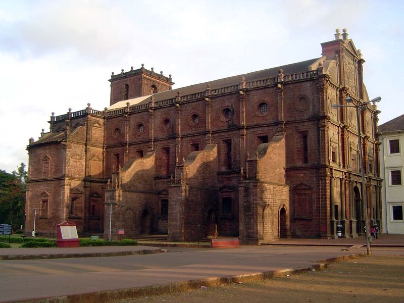 Not three minutes away is the Basilica of Bom Jesus, built quickly and finished in 1605, before any of the other churches we've seen, except