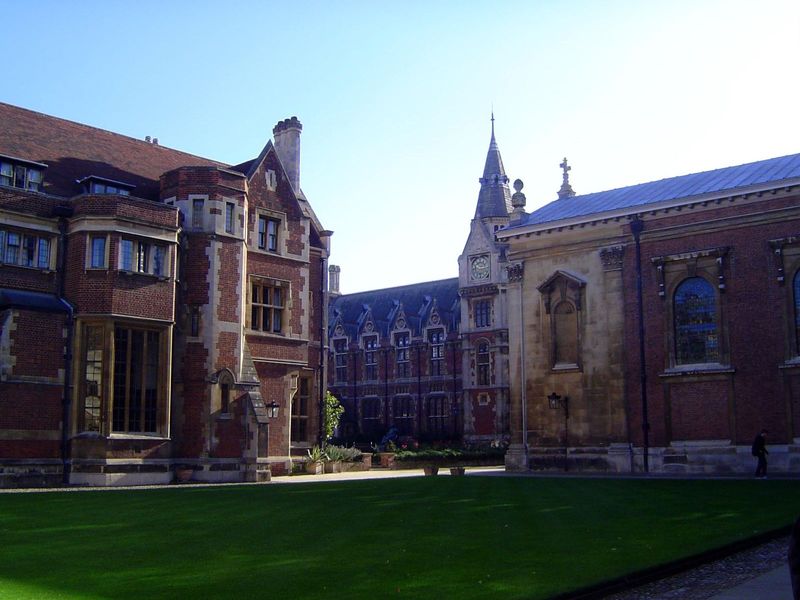 Inside Pembroke Old Court, with the chapel on the right and college library in the center.