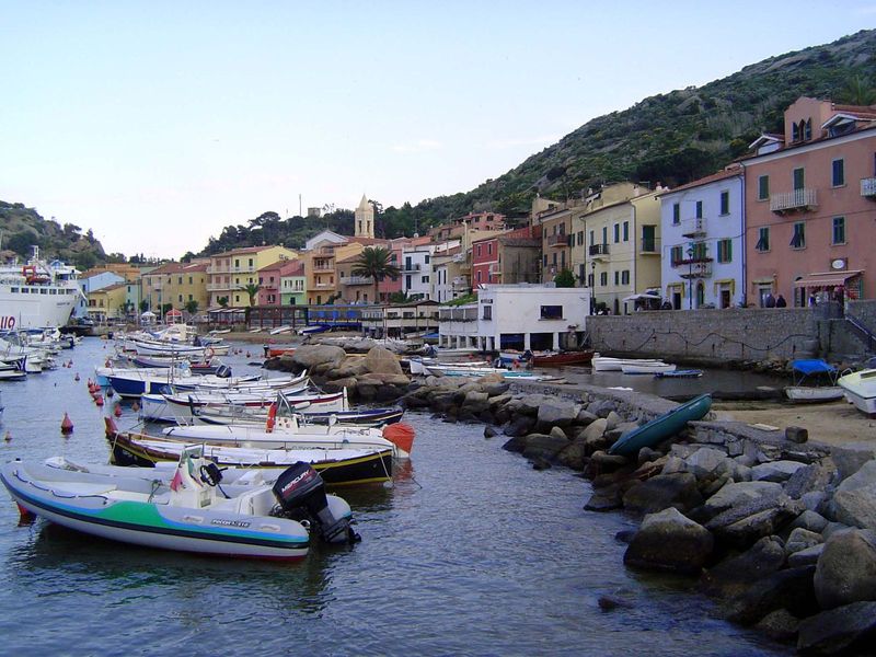 The waterfront has restaurants and shops, but no hotels.