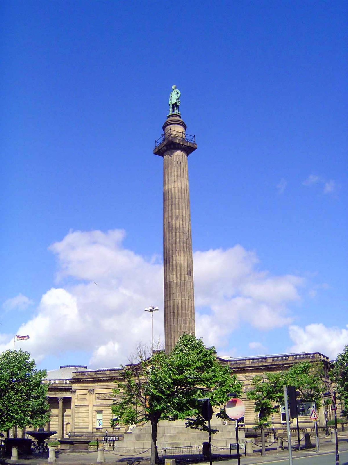 In front of the sessions court, a Nelson Monument.