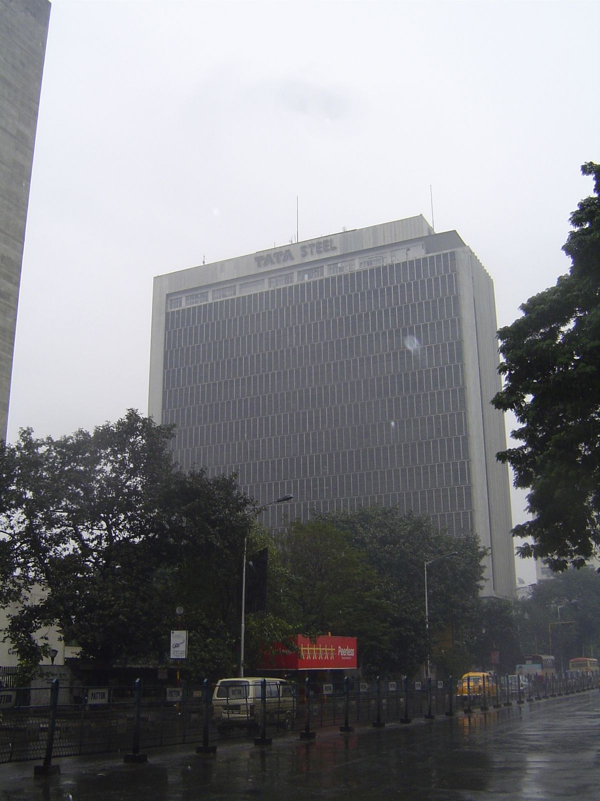 We're still on Chowringhee, where Tata Steel has this proud tower. The unfortunate fact for proud Bengalis is that this is a branch office o