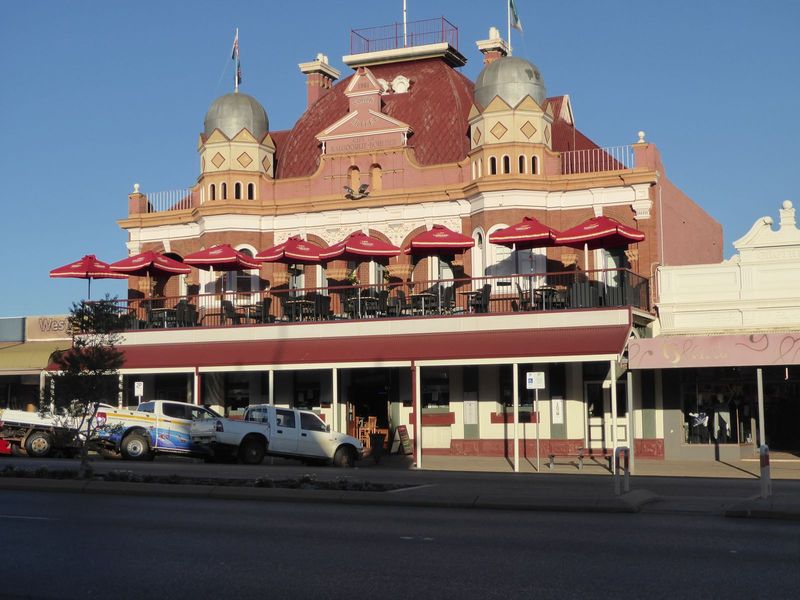 Here's the even grander York Hotel, from 1901. The architect was Danial T. Edmunds, who worked in Kimberley until 1912 and also designed the