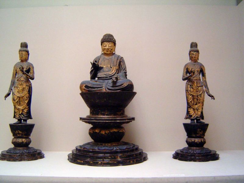 An Amida Sanskrit = Amitabha Triad, formerly in the preaching hall at the Horyuji east temple. Amida, according to the doctrine of the Pure 