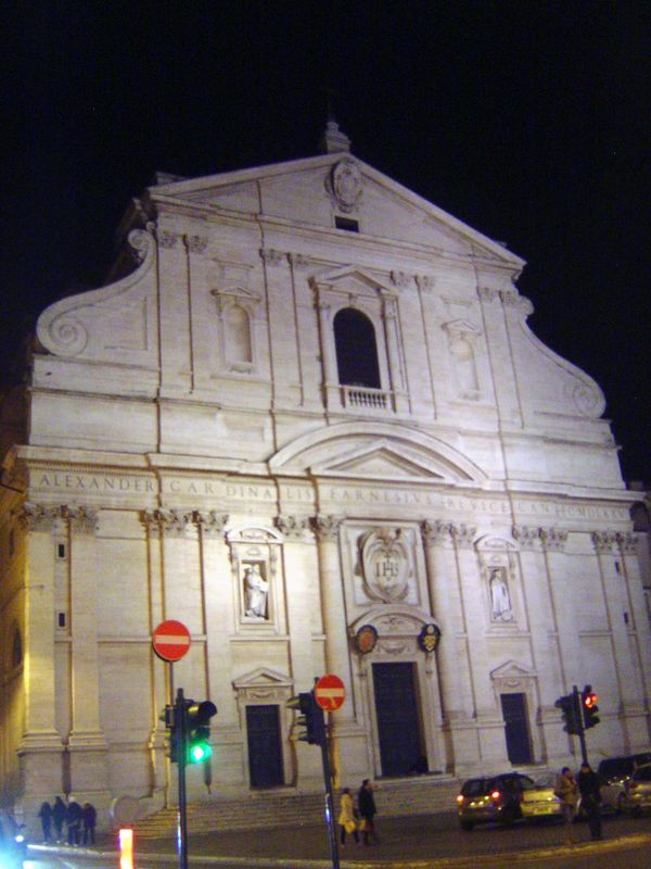 The foundation stone was laid in 1568, and when Vignola died in 1573 work had just begun on the facade. Vignola's plans were replaced by new