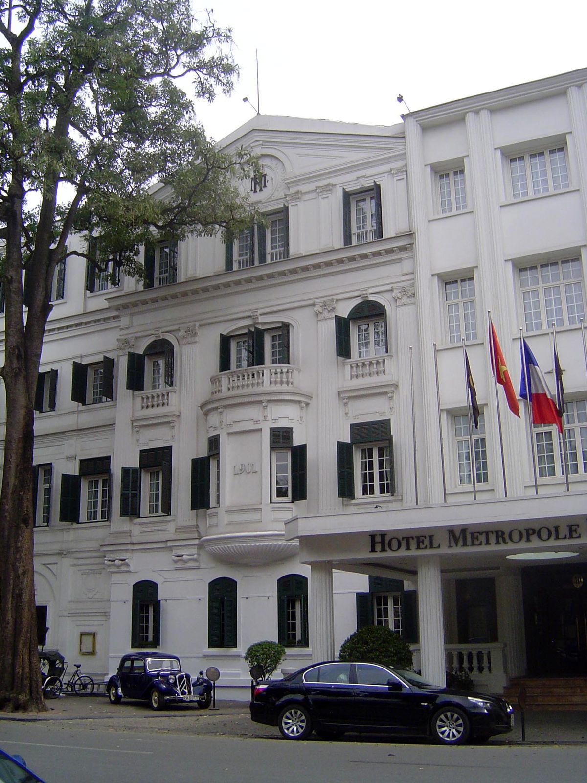 The Metropole became the Thon Nhat Hotel but was then restored and none too elegantly expanded by a partnership between Hanoitourism and Acc