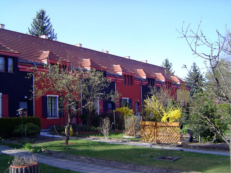 The nickname for this place was the Paintbox Estate—a reference to Taut's choice of strong colors. Originally the label was pejorative, but 
