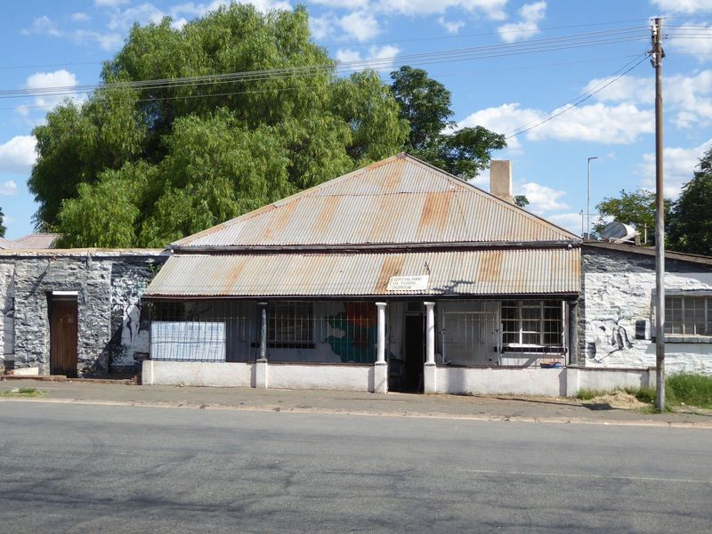 Next town: Griquatown or, more commonly now, Griekwastad. Chalk up another Boer victory. The sign over the doorway reads Kgathlane Cultural 