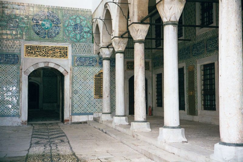 Only a small part of the harem is open. Maybe that's a good thing, because you could easily get lost in the place. Here, the Black Eunuch's 