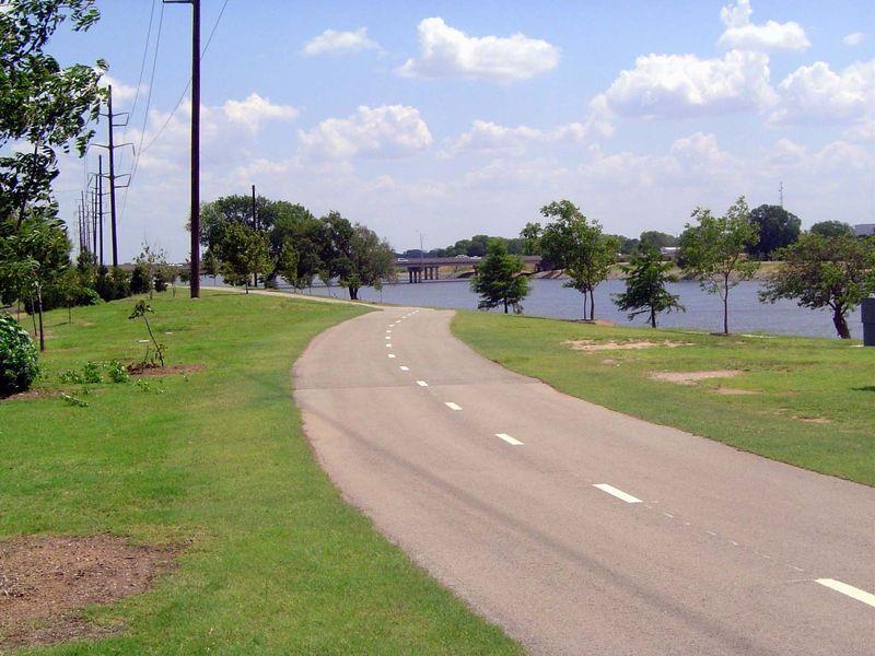 Amenity riverfront.