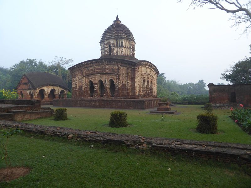 This nearby, undated temple is like many of its neighbors. The greenery is a standard ASI garden, but the atmosphere is suitably haunting.
