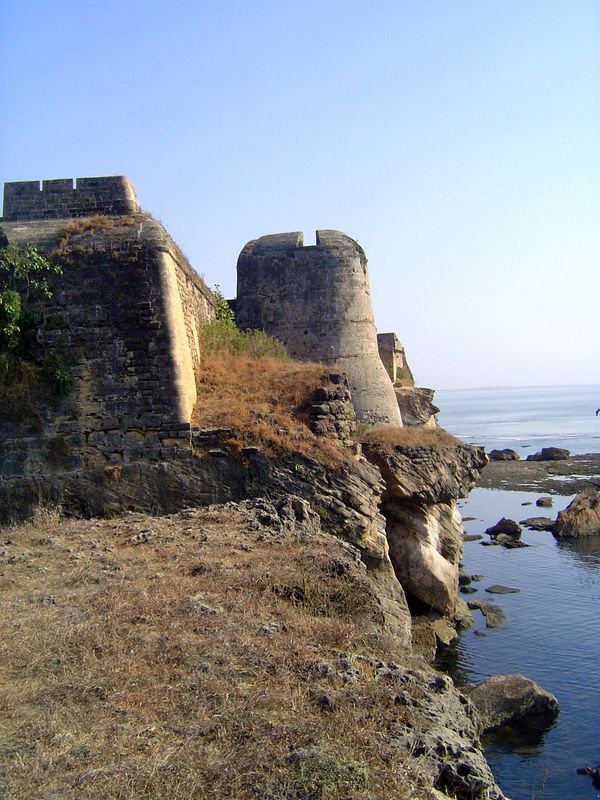A bit of shoe-puncturing rock was unlikely to deter the Portuguese, who seized the island in 1535 and put up a serious fort at the eastern t