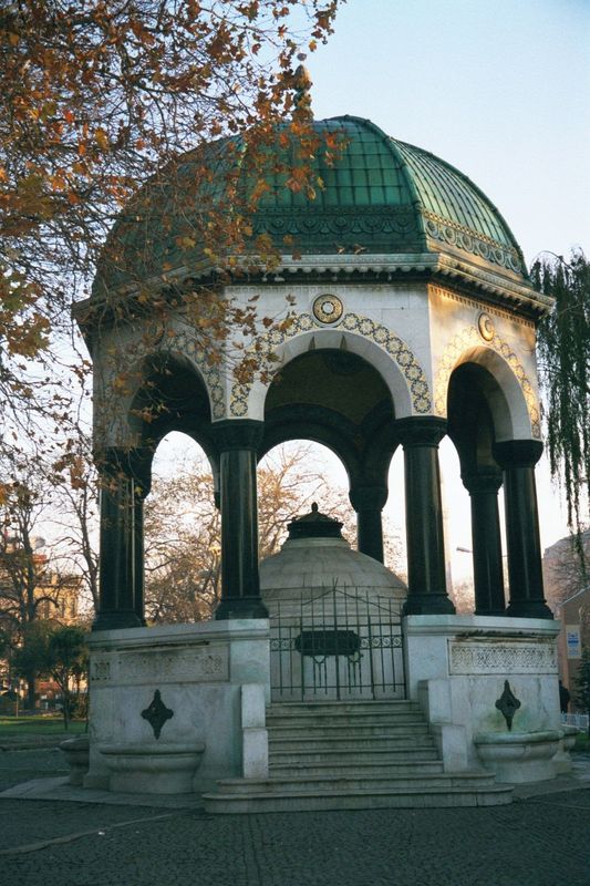Still within the hippodrome there's this graceful kiosk. Ottoman? No. Then what? Would you believe it was given by Kaiser Wilhelm II to Sult