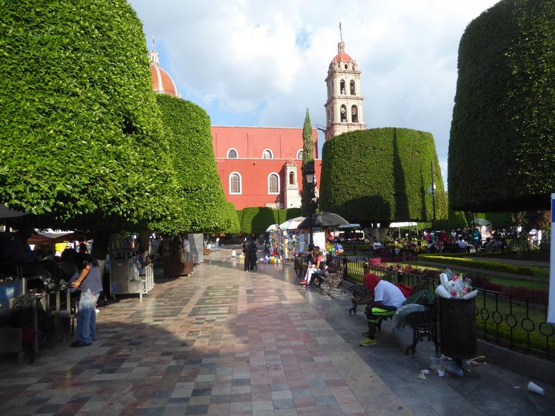 Despite all these signs of Americanization, Silao still has a parish church with an adjoining plaza.