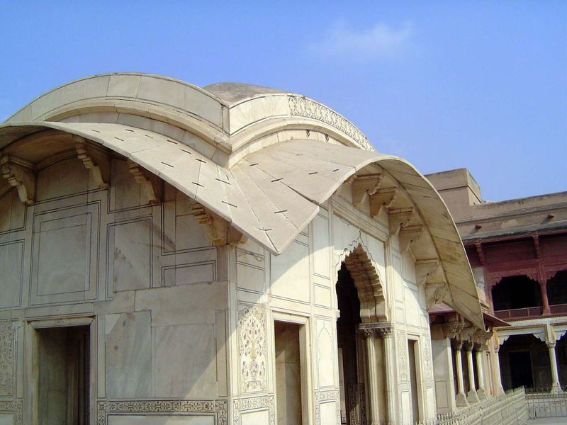 In the same courtyard, and overlooking the fort's west wall, is the Naulakha, a building with the very distinctive bangala roof, derived, as