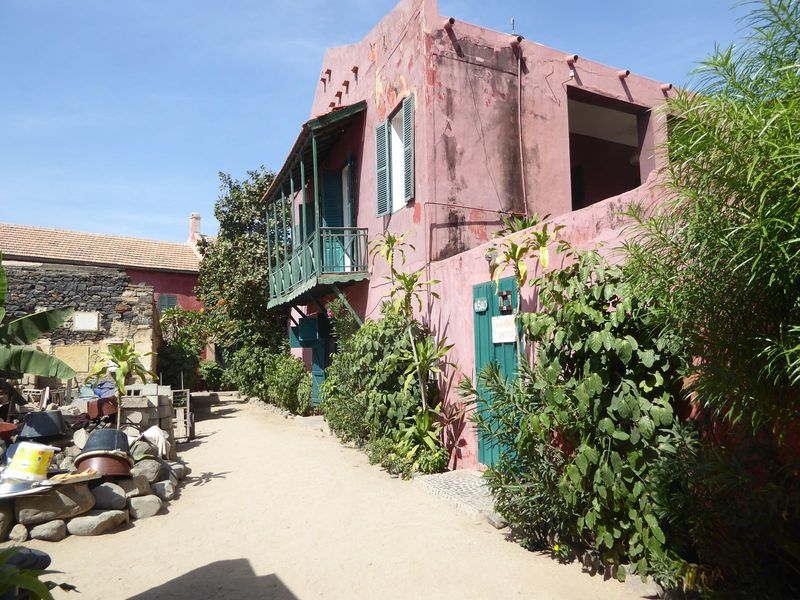 We can wander over to the fort. Here's an 18th century house built of basalt, plastered and painted with an ahistorical but now common vermi