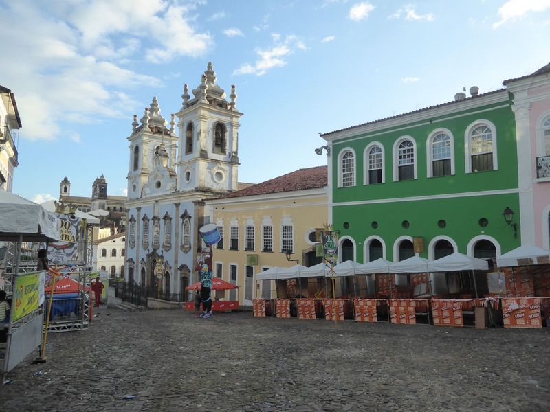 Here's the lower half of the Largo do Pelourinho, which slopes downhill toward the notch in the ridge. Brazil abolished slavery in 1888, so 