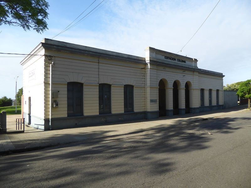 The Estacion de Ferrocarril de Colonia doesn't get much love, which is a surprise given that history is the town's daily bread.