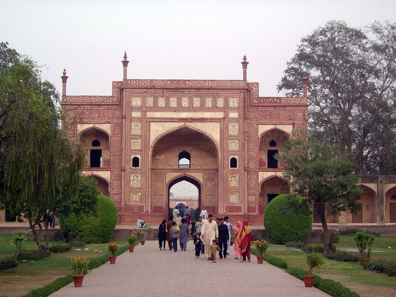 We're back in the serai and looking in the opposite direction toward the gateway leading to the enclosure around Jahangir's tomb.