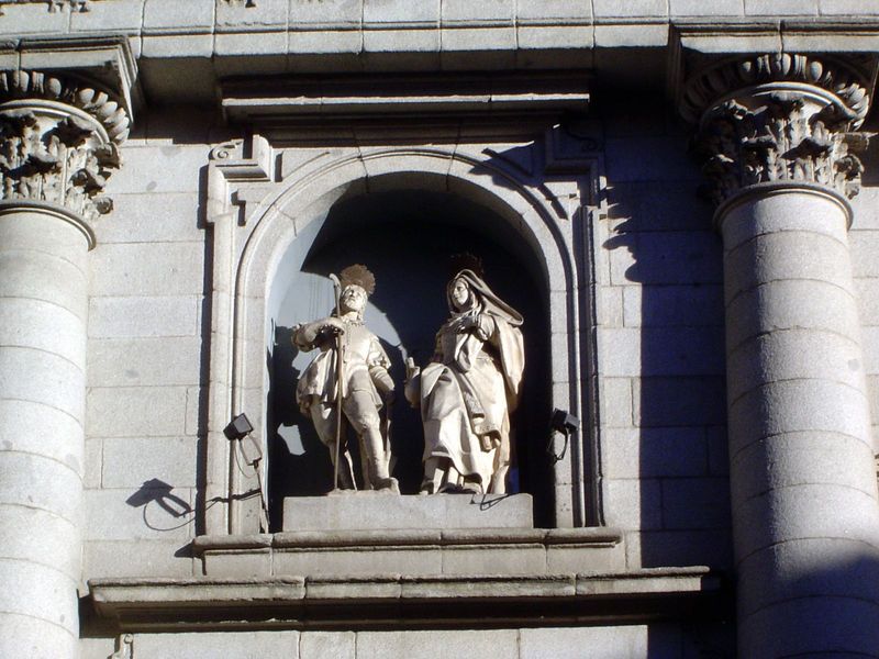 Set into the other side of the arch: the same St. Isidro and St. Mary seen on the bridge.