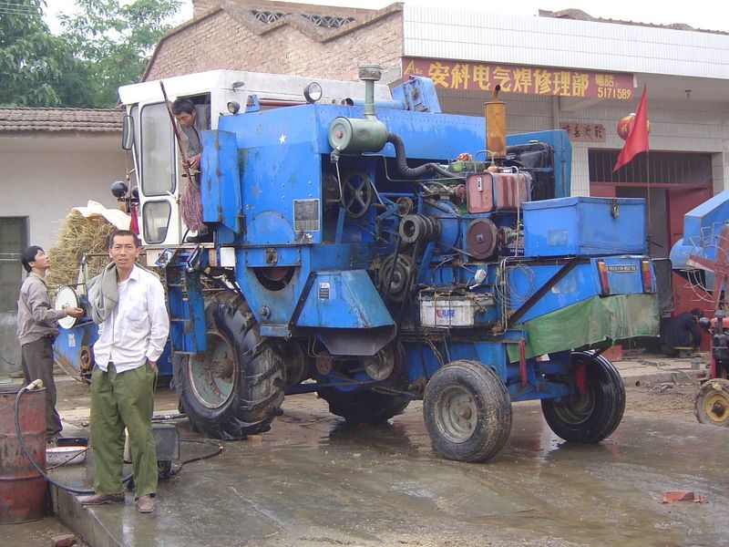 Custom combining is also very popular. Too popular: the owners of the combines complain that they can't make any money because the price for