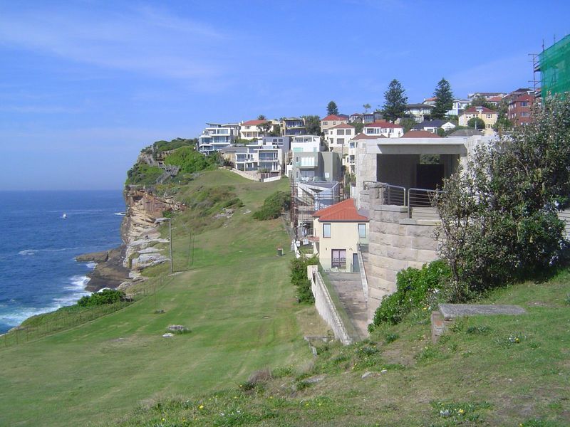 The view here back to the south shows how houses extend nearly to the cliff edge. Sleepwalkers are advised to buy elsewhere.