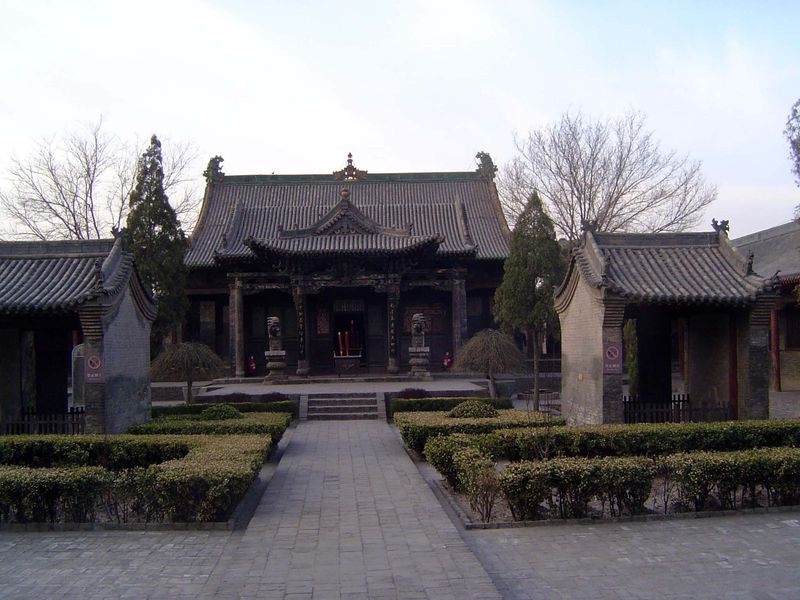 Chunyang Palace, blocking the sight of the Sanqing Temple, immediately behind.