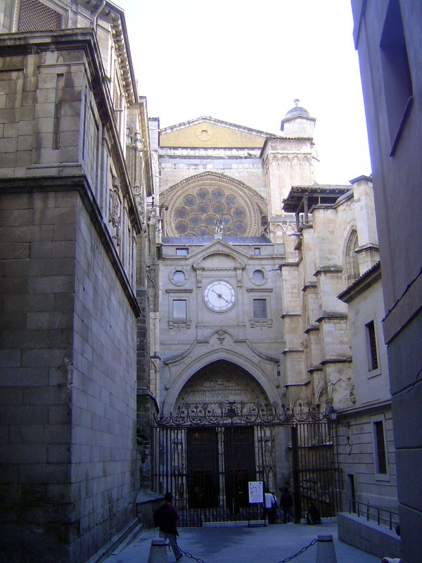 Finally an open door: the Puerta del Reloj or Door of the Clock. It is, however, nominally reserved for those attending services, and it lea