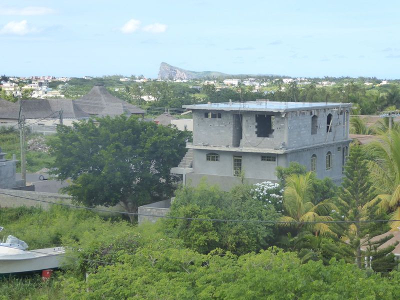 Rurul slum? Maybe that's unkind, but east of Grand Baie the plain is pocked with various kinds of hotels and rental accommodation. Gunner's 