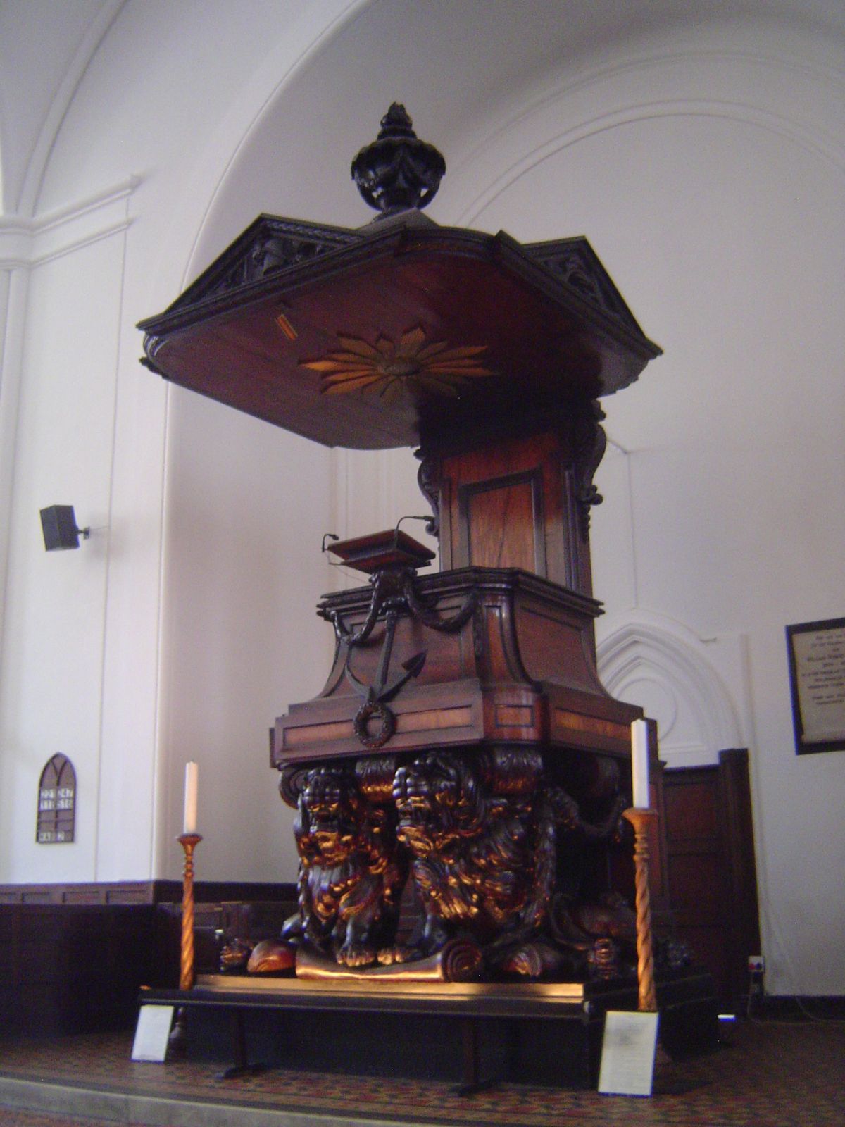 The pulpit, made of timber from India, is by Anreith, 1779. It stayed in place, covered up, when the building was rebuilt around it.