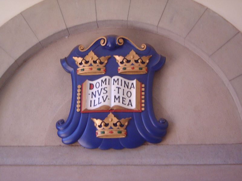 Inside: the Oxford motto transplanted.