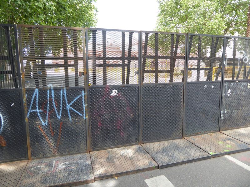 The police on this day have set up barriers.