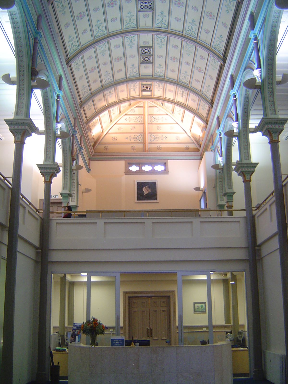 The congregation was gone by 1969, and the building was renovated 20 years later by a bank, which since 2003 has leased it to to the univers