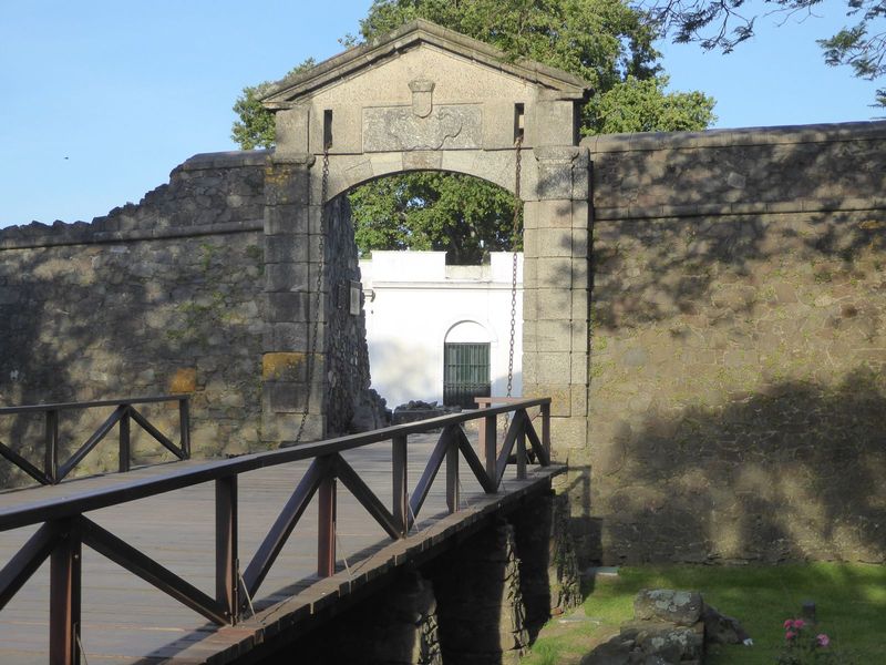 Most of the old fortifications, built in 1690, were removed in 1777, when the Treaty of San Ildefonso finally settled in Spain's favor the q