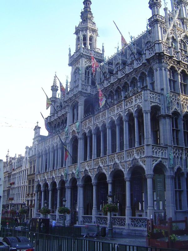 So: what to make of all these buildings? Piet Swimberghe and Jan Verlinde, writing in Brussels: The Art of Living 1998, suggest that it show