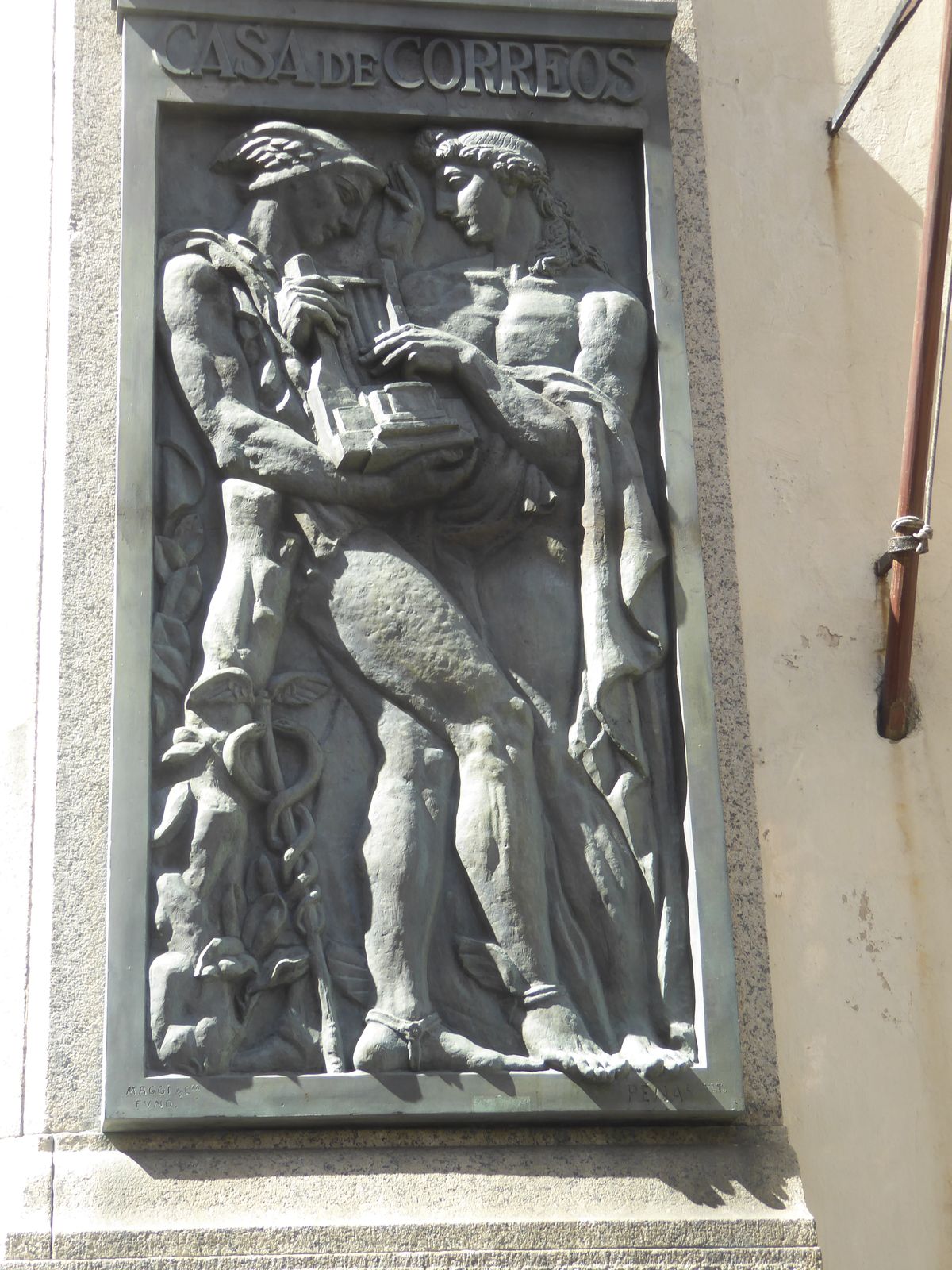 Speaking of the post office, here's Mercury delivering what appears to be a musical instrument or a building. Take your pick. Nice fibularis