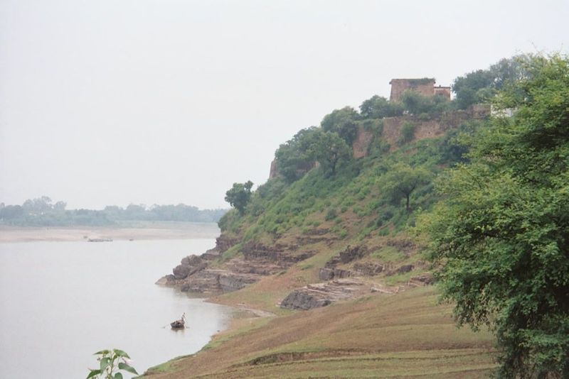 From the riverside, looking toward the fort.