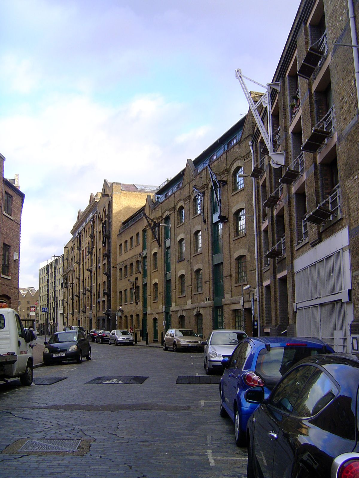 Still peregrinating along Wapping High Street and past its remarkably well-preserved stretch of warehouses. The one with green doors is the 