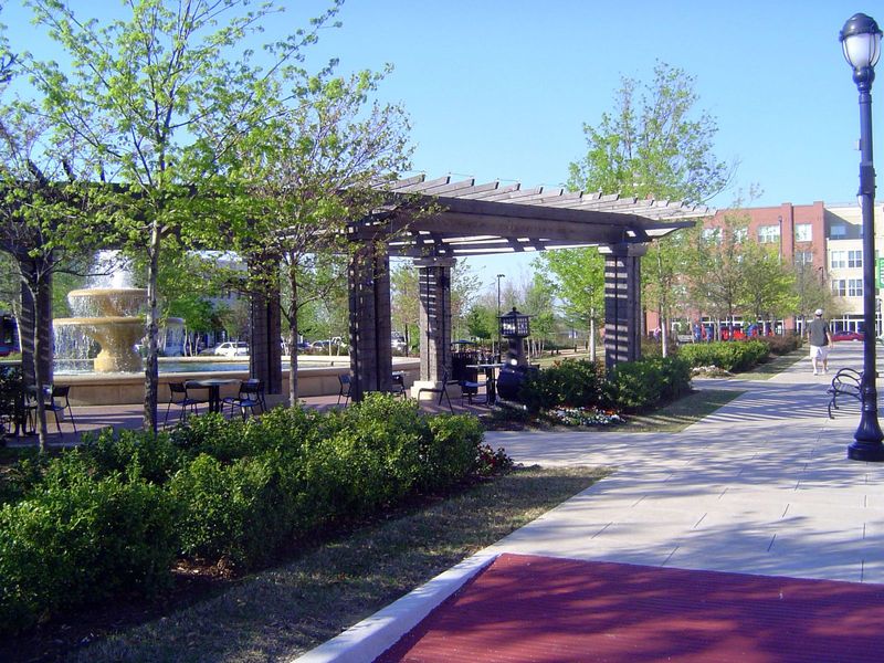 Time to move on: here's the contemporary American imitation of urban life. We're in Garland, on the east side of the metro. This is Firewhee