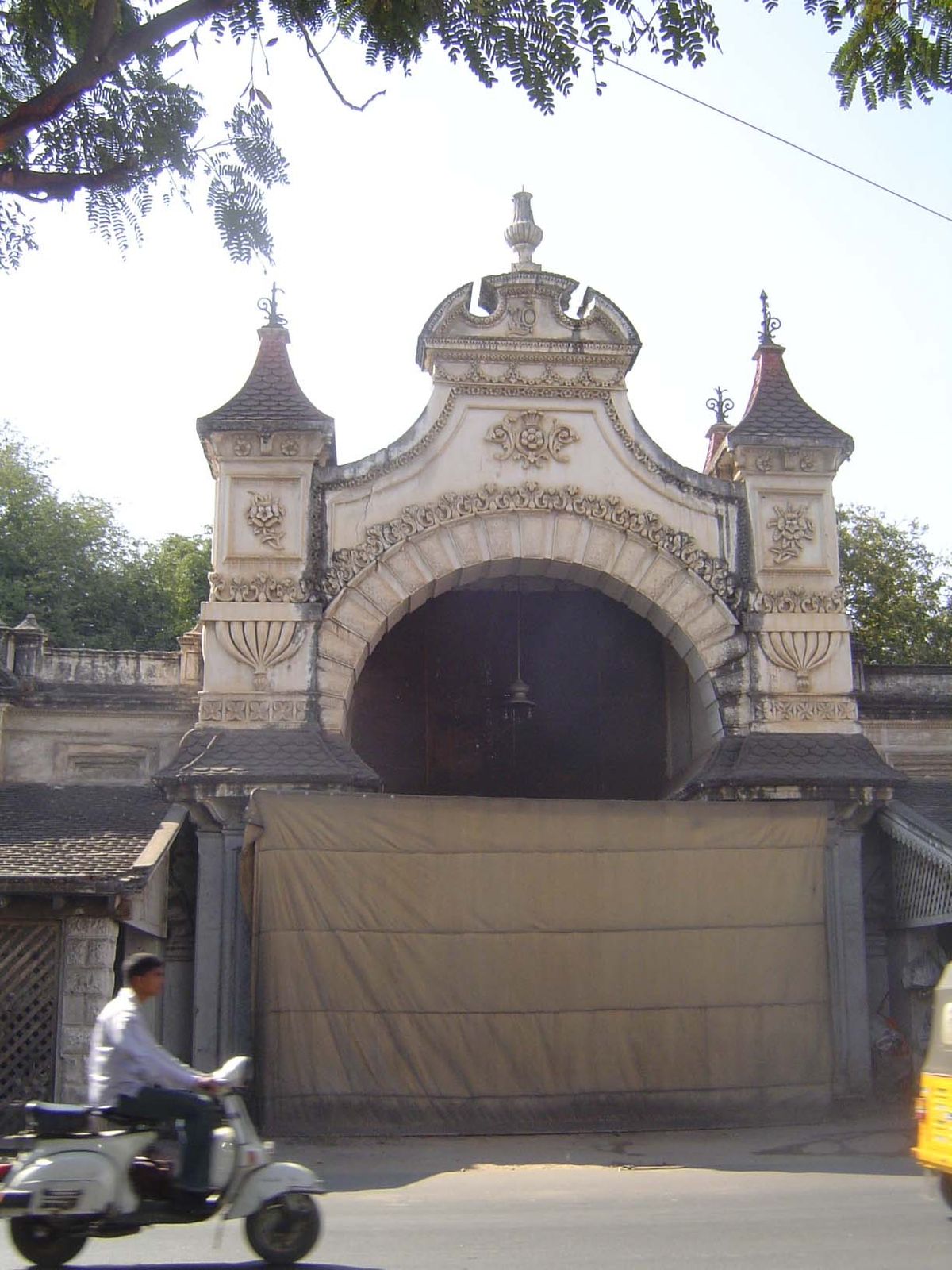 The seventh nizam—and the last to rule—lived across the river in the newer part of the city and in a palace called King Kothi. It's hard to 
