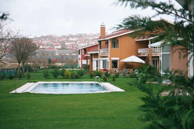 Trouble is, there's no diving board. Not even a stainless-steel grill.