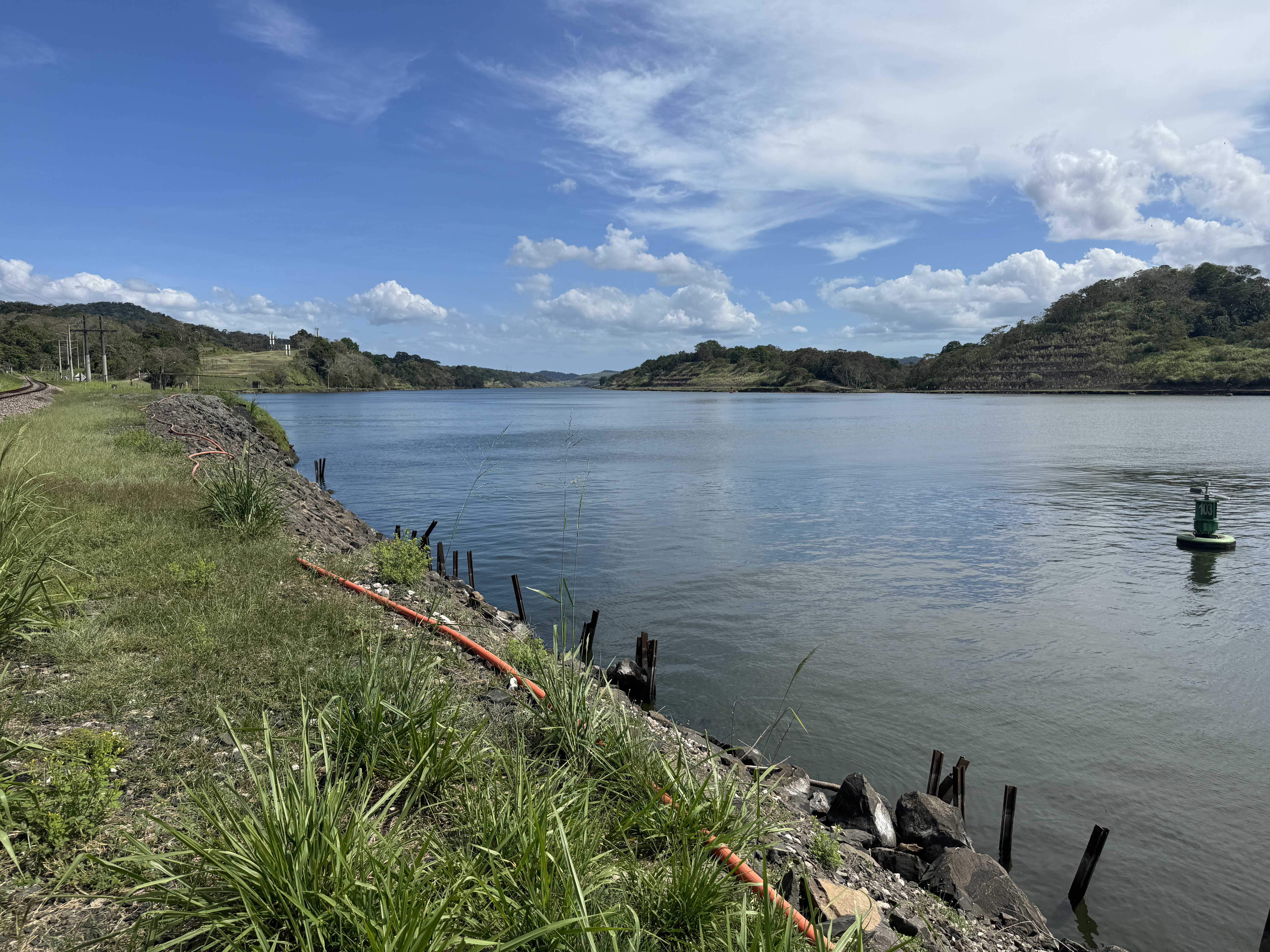 There are several roads to the Cut, but they're blocked or guarded.  The closest I could get was the western end of Gatun Lake.