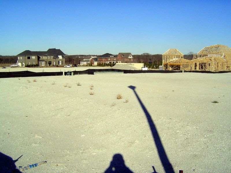 Tucker Hill is supposed to cover 800 acres, although there were probably 30 houses built by early 2009.